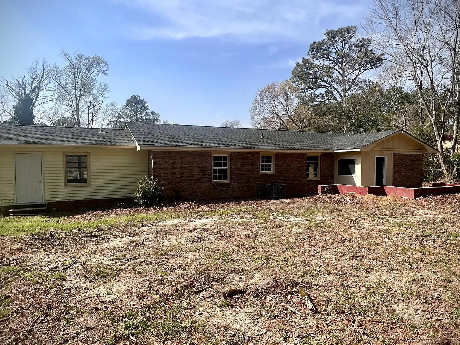 5 bed, 1712 sqft, $1,700 — Photo 2