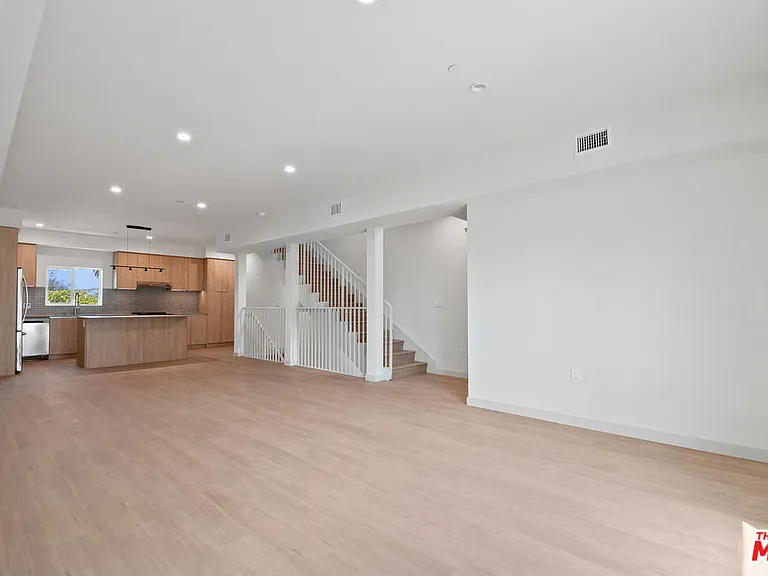 2523 1/2 S Orange Dr — Photo 4