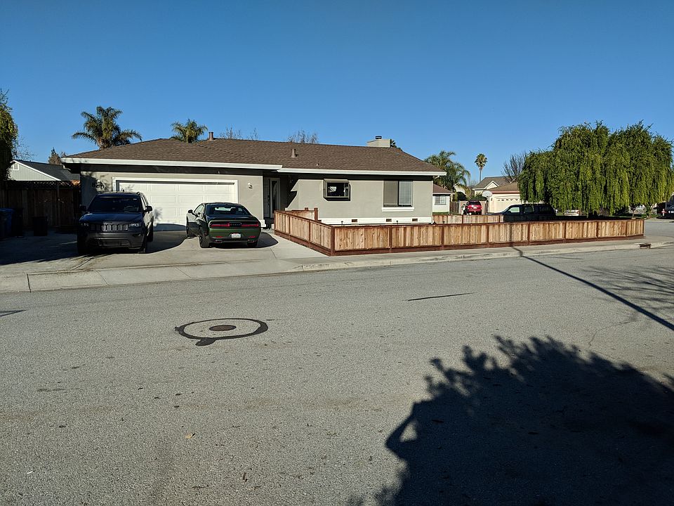 1st image of 860 Brittany Cir