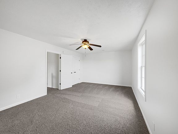 5th image of 554 Falkland Cir