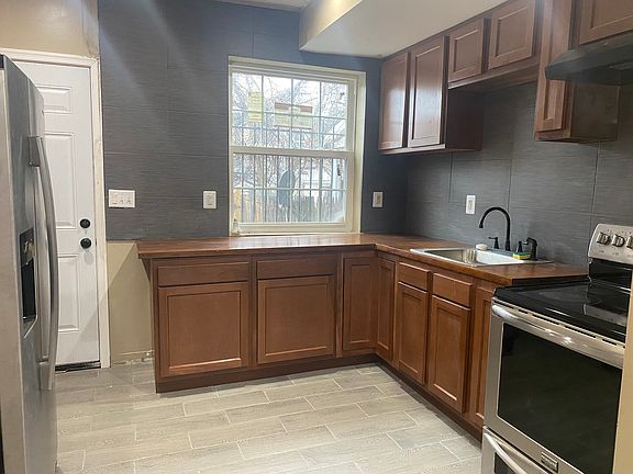 3rd image of 428 Furrow St