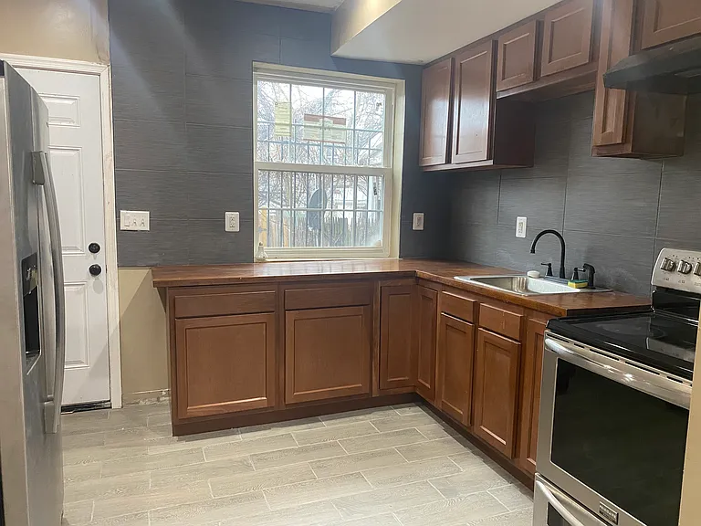 428 Furrow St — Photo 3