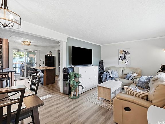 4th image of 116 Princess AVENUE W