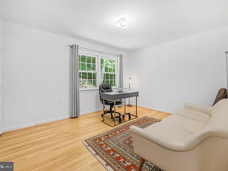 4025 N River St — Photo 32