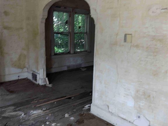 4th image of 3000 Tyler St