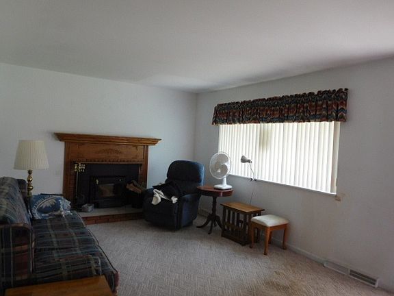 5th image of 590 Fairfield Dr