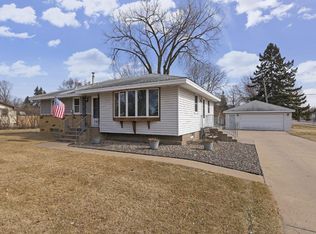 7701 Woodlawn Dr, Mounds View, MN 55112