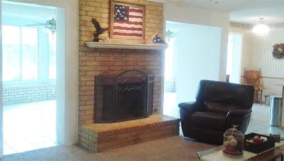 4th image of 1012 Holly Hill Ct