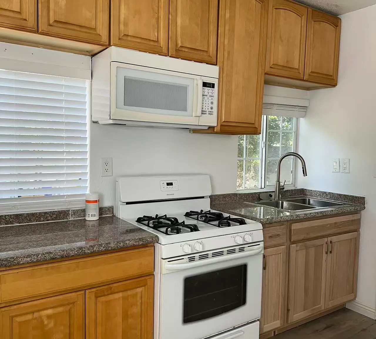 3 bed, 1243 sqft, $1,298 — Photo 1