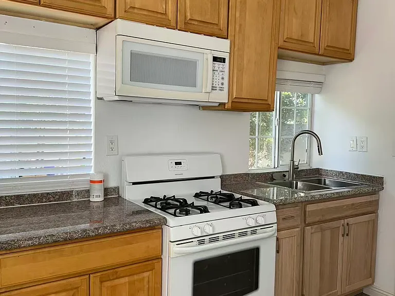 4103 Lindsey Ave — Photo 1