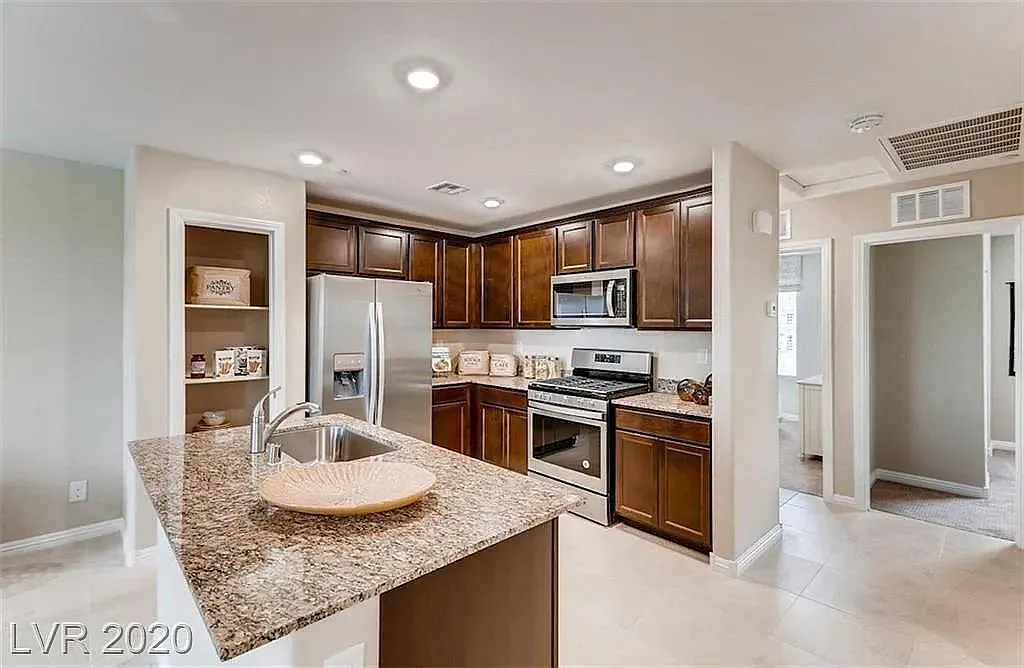 3 bed, 1306 sqft, $2,000 — Photo 1