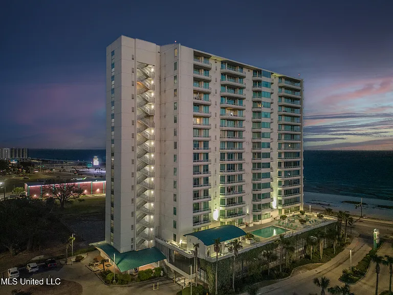 2060 Beach Blvd #701 — Photo 25