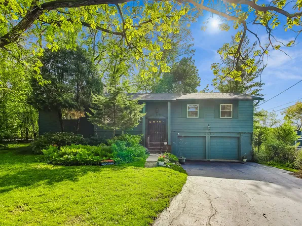10S140 Leonard Dr, Willowbrook, IL 60527