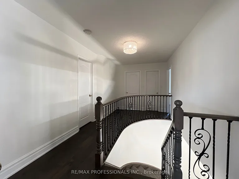 3895 Henrietta Way #MAIN — Photo 34