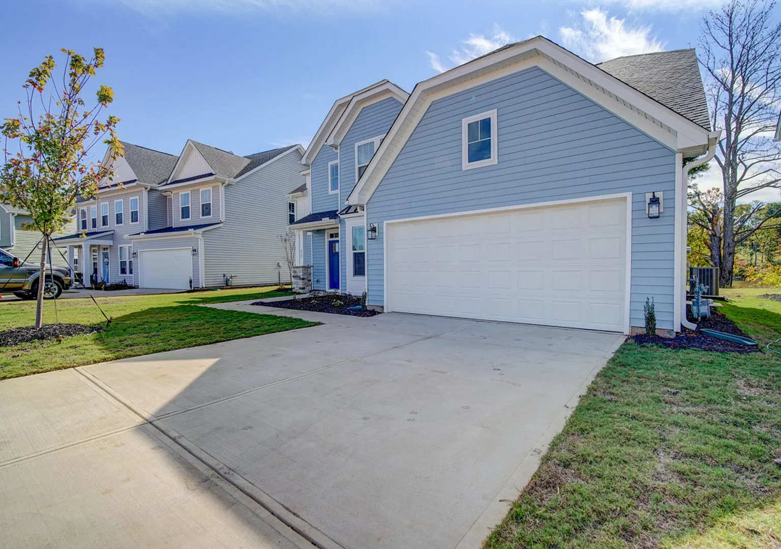 Gorgeous 4 BR, 3BA, Home with Loft, and 2 Car Garage — Photo 4
