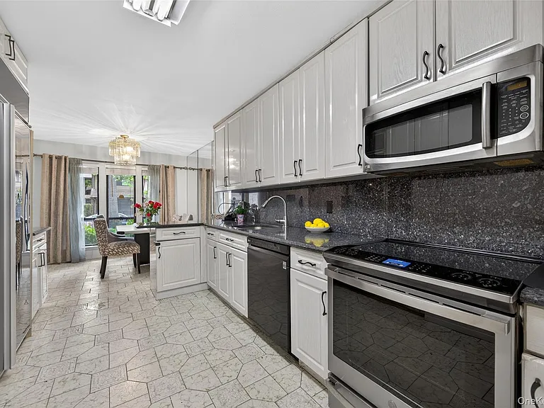 36 Wimbledon Dr — Photo 11