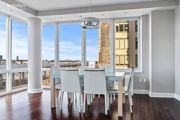 Sold by Sotheby's International Realty | media 2