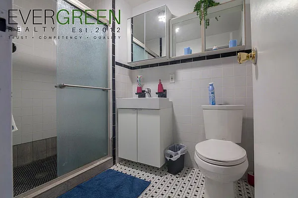 Rented by Evergreen Apartments BK | media 29