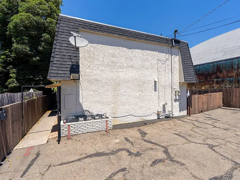 350 Pismo Street — Photo 6