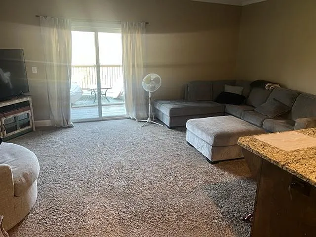 3 bed, 2.5 bath, 2500 sqft, $2,700 — Photo 4