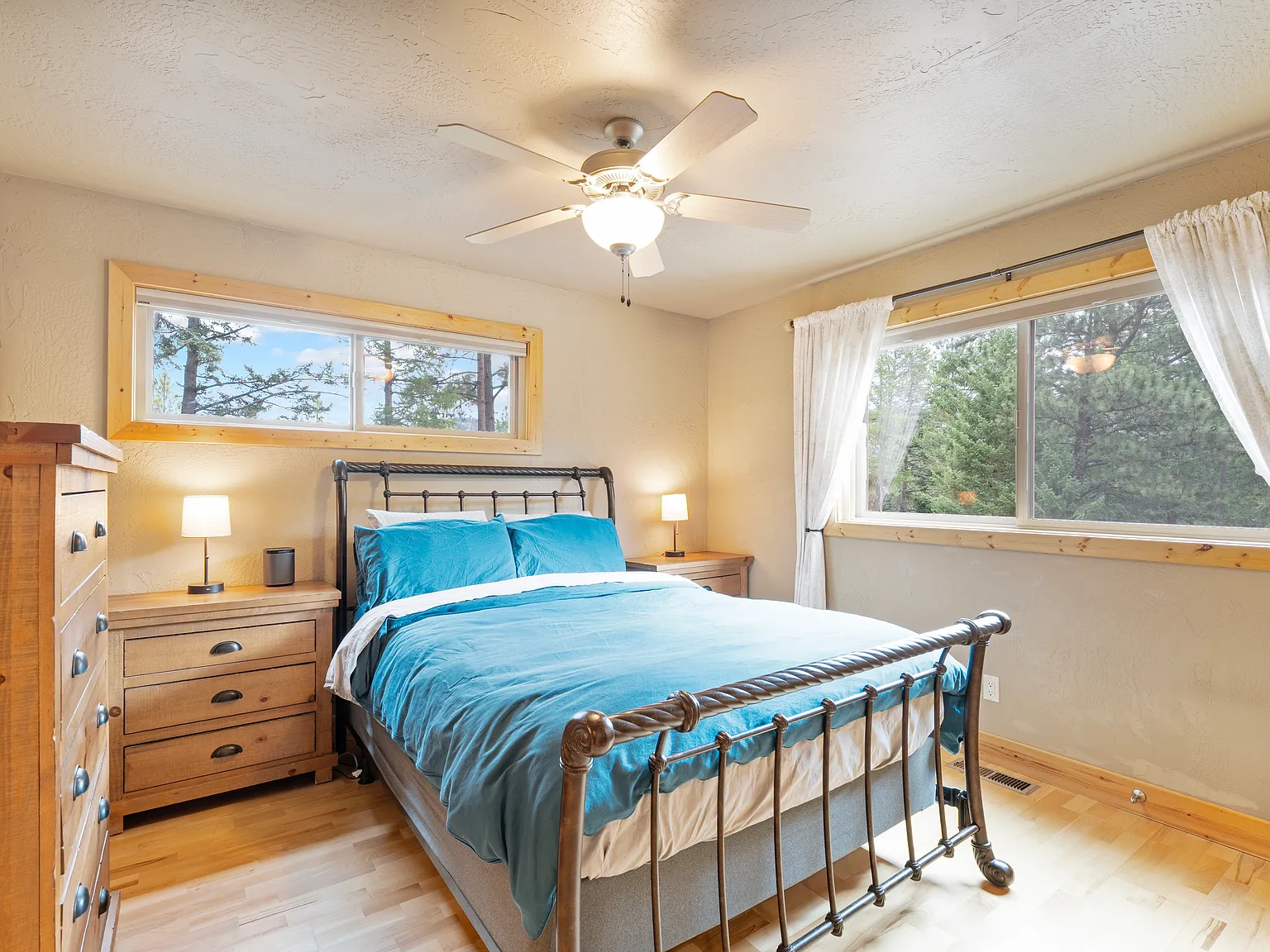 4 bed, 2200 sqft, $2,900 — Photo 3