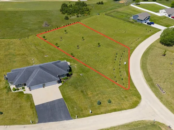 72 Country Club Dr, Brodhead, WI 53520