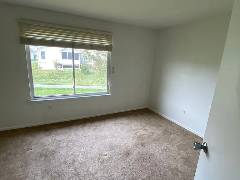 14 Lancaster Est — Photo 10