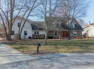 28 Number Five Green Dr, Saint Charles, MO