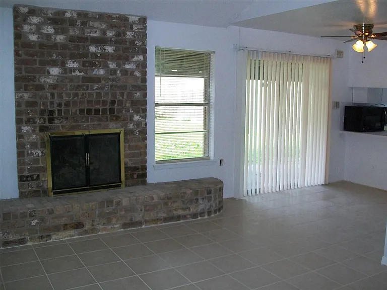 2526 Valley Forest Dr — Photo 11