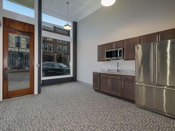 5th image of 136 Brady St #102