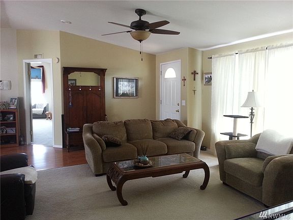 3rd image of 165 Birch Dr