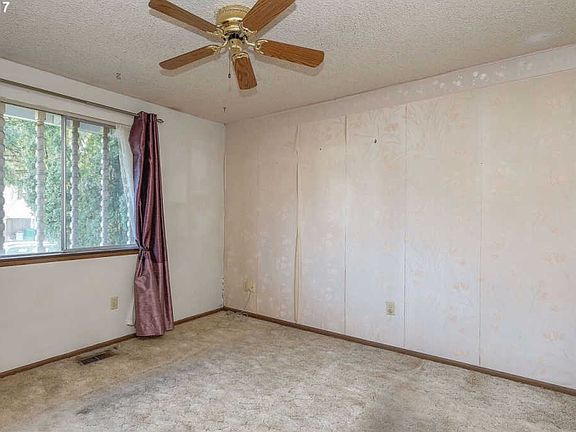5th image of 6605 SE Madrona Dr