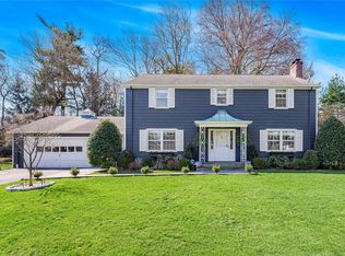 9 Brace Ter, Dobbs Ferry, NY 10522