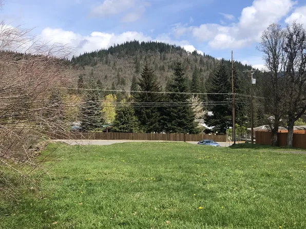 145 NW Loop Rd, White Salmon, WA 98672