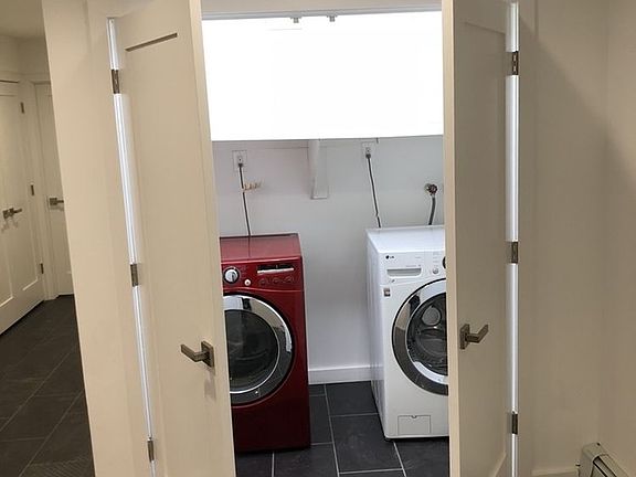 4th image of 452 Carlton Ave #1