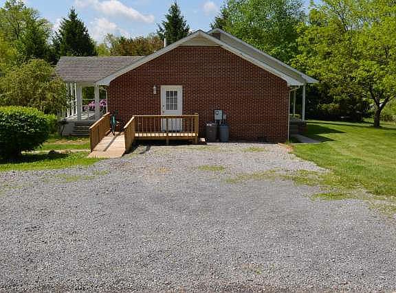 5th image of 132 Lookout Ln