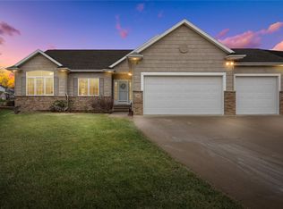 201 Teakwood Ln NE, Cedar Rapids, IA 52402