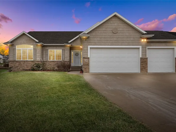 201 Teakwood Ln NE, Cedar Rapids, IA 52402