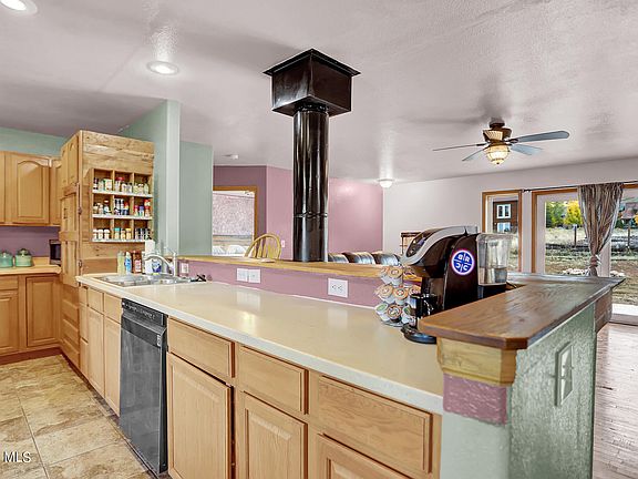 3rd image of 560 East Byers Avenue