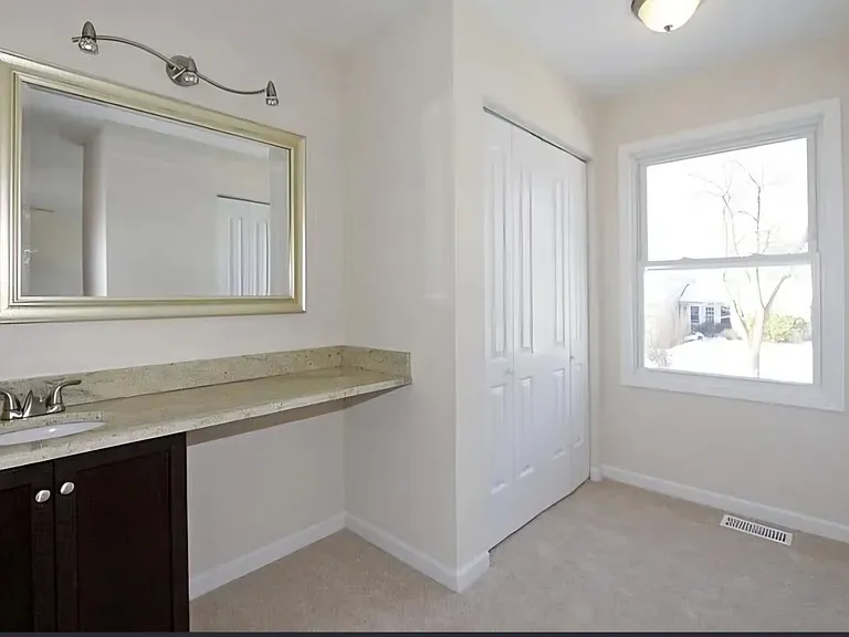 1939 Woodside Ln — Photo 11