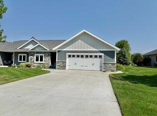910 Lake Forest Cir, Detroit Lakes, MN 56501
