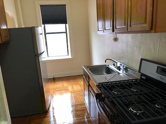 3rd image of 277 Eastern Pkwy APT 2J