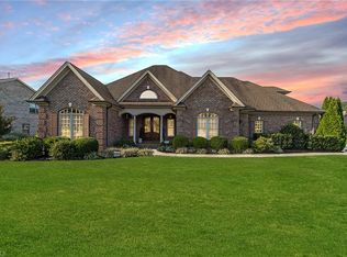 1093 Crestwell Dr, Burlington, NC 27215