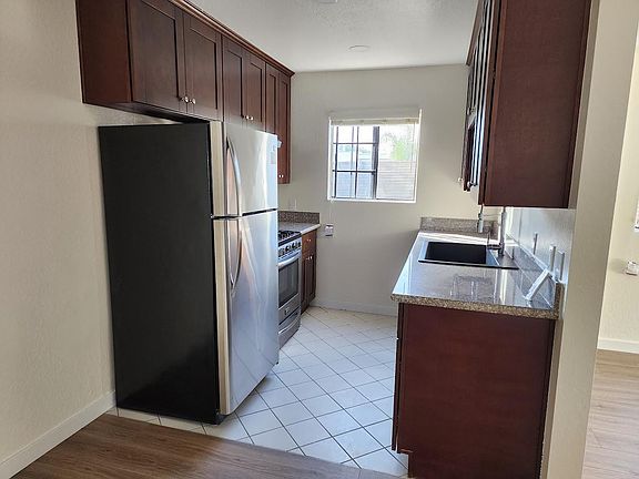 3rd image of 2502 28th St APT 4