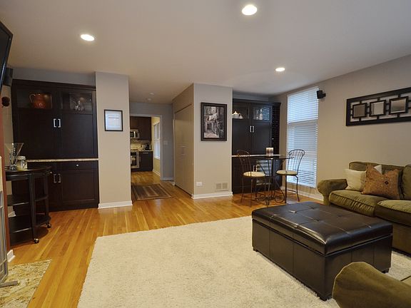4th image of 927 W Wrightwood Ave #C