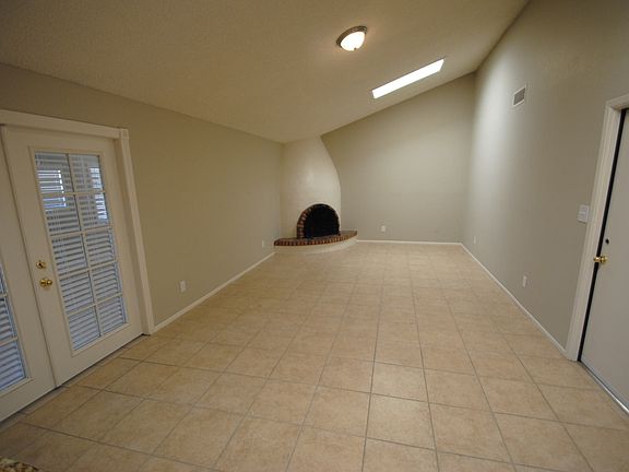 5th image of 940 S Fontana