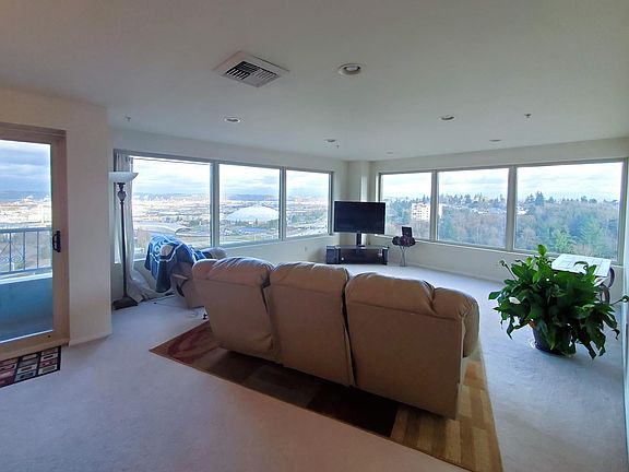 2nd image of 3201 Pacific Ave Unit 808