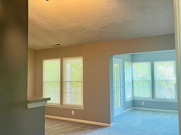 Living Room/Sun Room