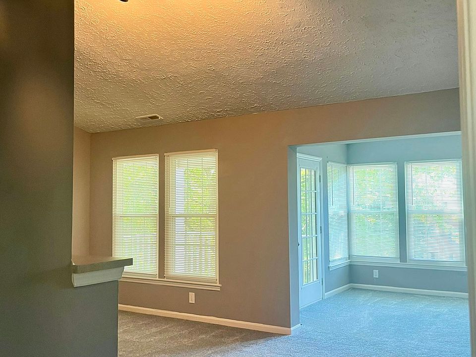 Living Room/Sun Room