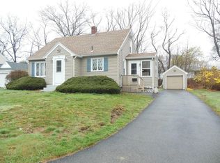 5 Lakeside Dr, Dudley, MA 01571